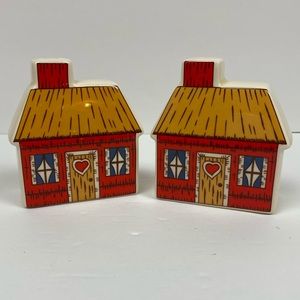 THATCH ROOF CERAMIC HOUSE SALT AND PEPPER SHAKERS